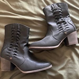 Billabong | Pull Me Up Block Heel Faux Leather Weave Western Boots